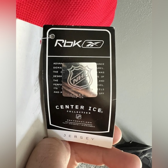 🔥Jonathan Toews Black 2015 Stanley Cup Blackhawks Authentique Reebok Jersey NWT - Picture 9 of 10
